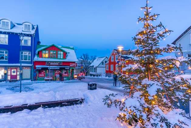 IMAGO Creative, Winter, In der Stadt View of colourful buildings in the city centre at dusk in winter, Reykjavik, Iceland Copyright: FrankxFell 844-39715