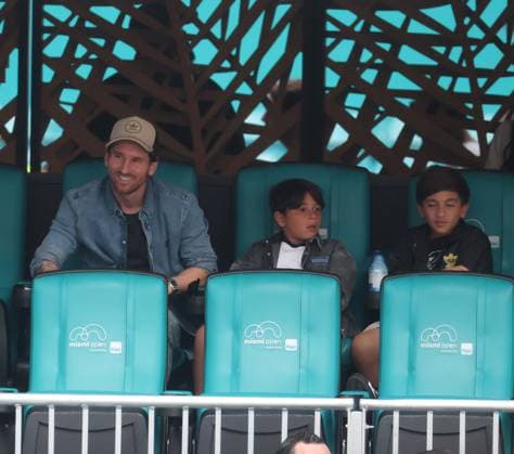 MIAMI GARDENS, FL - MARCH 28: Lionel Messi 10 of Inter Miami and his wife Antonela Roccuzzo and their kids Thiago, Mateo, and Ciro are all seen watching Novak Djokovic of Serbia defeat Grigor Dimitrov of Bulgaria in their match on Day 11 of the Miami Open at Hard Rock Stadium on March 28, 2025 in Miami Gardens, Florida People: Lionel Messi, Antonela Roccuzzo and Kids Copyright: xHoo-mex xMediaPunchx
