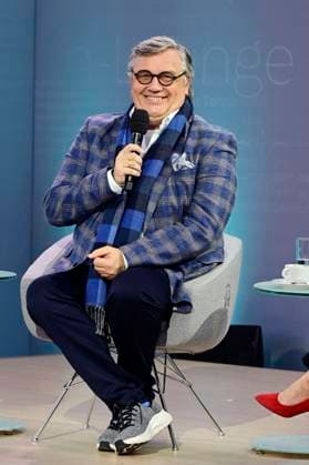 Hape Kerkeling beim Autorengespräch zu seinem Buch Gebt mir etwas Zeit: Meine Chronik der Ereignisse auf der Literaturbühne in der Glashalle auf der Leipziger Buchmesse 2025 auf dem Messegelände. Leipzig, 29.03.2025 *** Hape Kerkeling at the author talk on his book Gebt mir etwas Zeit Meine Chronik der Ereignisse on the literary stage in the Glass Hall at the Leipzig Book Fair 2025 at the Leipzig Exhibition Center, 29 03 2025 Foto:xM.xWehnertx xFuturexImagex kerkeling_5303