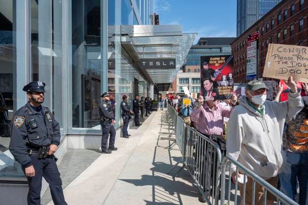 March 29, 2025, New York, United States: New York Police Department (NYPD) officers stand guard as protesters demonstrate during a Tesla Takedown rally outside the Manhattan Tesla showroom. The electric-vehicle maker has been hit by headline-grabbing protests and vandalism in recent weeks, part of a backlash to Chief Executive Officer Elon Musk s role in the Trump administrations efforts to slash the federal government. New York United States - ZUMAs197 20250329_aaa_s197_472 Copyright: xRonxAdarx
