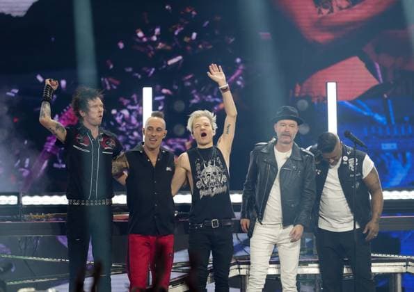 Entertainment Themen der Woche KW13 Entertainment Bilder des Tages March 30, 2025, Vancouver, Bc, CANADA: Sum 41 acknowledge the crowd after performing during the Juno Awards, in Vancouver, B.C., Sunday, March 30, 2025. Vancouver CANADA  - ZUMAc35_ 20250330_zaf_c35_253 Copyright: xEthanxCairnsx