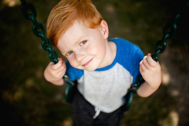 Creative Highlights Symbolfotos Close up of boy sitting on swing looking up in backyard Grimes, Iowa, United States CR_LIPF250326B-1692243-01 ,model released, Symbolfoto