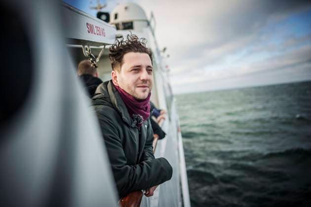 Der Bundesvorsitzende der Gruenen, Felix Banaszak besichtigt an Bord einen Faehrschiffes die Gasfoerderungsplattform des niederlaendischen Energieunternehmens One-Dyas vor Borkum, begleitet von Umweltministerin Steffi Lemke und dem Sprecher der Jungen Gruenen Jakob Blasel Borkum, 07.02.2025. Borkum Deutschland *** The Federal Chairman of the Green Party, Felix Banaszak, visits the gas production platform of the Dutch energy company One Dyas off Borkum on board a ferry, accompanied by Environment Minister Steffi Lemke and the spokesman of the Young Greens Jakob Blasel Borkum, 07 02 2025 Borkum Germany Copyright: xDominikxButzmannx