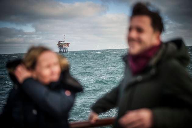 Der Bundesvorsitzende der Gruenen, Felix Banaszak besichtigt an Bord einen Faehrschiffes die Gasfoerderungsplattform des niederlaendischen Energieunternehmens One-Dyas vor Borkum, begleitet von Umweltministerin Steffi Lemke und dem Sprecher der Jungen Gruenen Jakob Blasel Borkum, 07.02.2025. Borkum Deutschland *** The Federal Chairman of the Green Party, Felix Banaszak, visits the gas production platform of the Dutch energy company One Dyas off Borkum on board a ferry, accompanied by Environment Minister Steffi Lemke and the spokesman of the Young Greens Jakob Blasel Borkum, 07 02 2025 Borkum Germany Copyright: xDominikxButzmannx