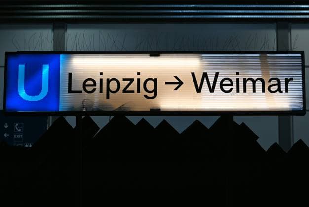Leipziger Buchmesse, Book Fair Leipzig, Sachsen - vom 27.03. bis 30.03.2025. Leuchtschild U Leipzig nach Weimar
