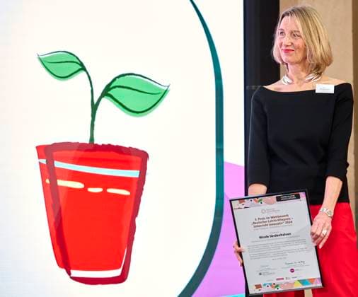 Deutscher Lehrkräftepreis - Vorbildliche Schulleitung EUR,Deutschland, Berlin, 31.03.2025: Nicole Verdenhalven von der Rahel-Hirsch-Schule. Unterricht Innovativ 2024 - Deutscher Lehrkräftepreis wird in der Wettbewerbskategorie Vorbildliche Schulleitung wird mit drei Preisen geehrt. Der 1. Preis geht an Andrea Franke von der Willy-Brandt Schule in Berlin-Wedding einer Integrierten Sekundarschule. Der 2. Preis geht an Carten Bangert, Philipp Wetzel und Markus Burster von der Maria-Gress-Schule in Ilffezheim einer Verbundschule aus Baden-Württemberg sowie der 3.Preis an Nicole Verdenhalven von der Rahel-Hirsch-Schule einem Oberstufenzentrum (Berufle Schule) aus Berlin-Marzahn Hellersdorf.