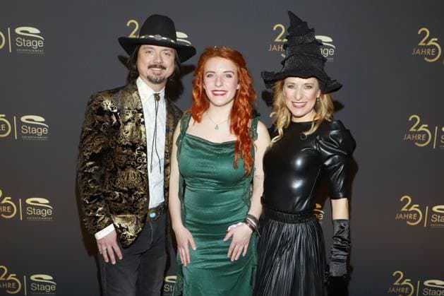 Entertainment Themen der Woche KW14 Entertainment Bilder des Tages Galapremiere von BEST OF MUSICALS LIVE IN CONCERT Lanny Lanner, Johanna Hertel-Mross, Stefanie Hertel, Galapremiere von BEST OF MUSICALS LIVE IN CONCERT, Neue Flora, Hamburg, 31.03.2025 *** Gala premiere of BEST OF MUSICALS LIVE IN CONCERT Lanny Lanner, Johanna Hertel Mross, Stefanie Hertel, Gala premiere of BEST OF MUSICALS LIVE IN CONCERT, Neue Flora, Hamburg, 31 03 2025 Copyright: xEventpressxBecherx
