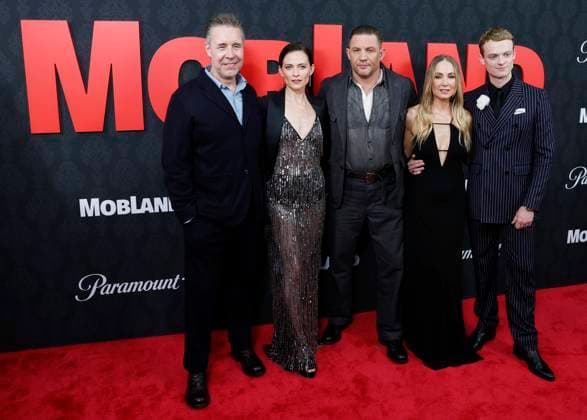 Entertainment Themen der Woche KW14 Entertainment Bilder des Tages Paddy Considine, Lara Pulver, Tom Hardy, Joanne Froggatt and Anson Boon arrive on the red carpet at the New York premiere of MobLand at the SVA Theatre in New York City on Monday, March 31, 2025.  NYP20250331232 JOHNxANGELILLO