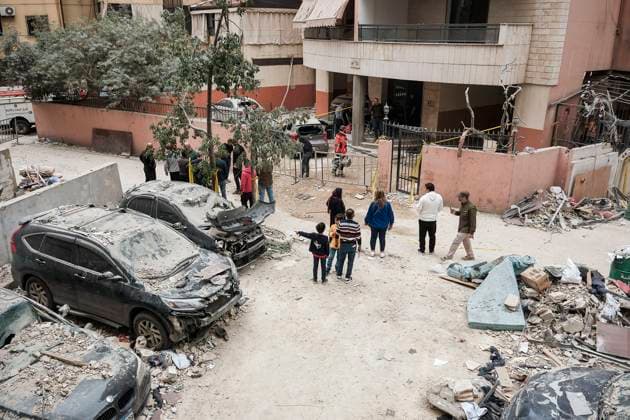 News Themen der Woche KW14 News Bilder des Tages Four people have been killed in an Israeli attack on the southern suburbs of Beirut, known as El Dahye, Lebanon, 1 April 2025. Israel again bombed the suburbs of Beirut on Tuesday for the second time in just four days, an attack allegedly targeting a member of the Lebanese Shiite group Hezbollah, which has left at least four dead and raised fears of a renewed escalation of violence. A new Israeli attack on the outskirts of Beirut, the second in days, leaves four dead !ACHTUNG: NUR REDAKTIONELLE NUTZUNG!  Copyright: xEDGARxGUTIERREZx GRAF7795 20250401-55016409921_1