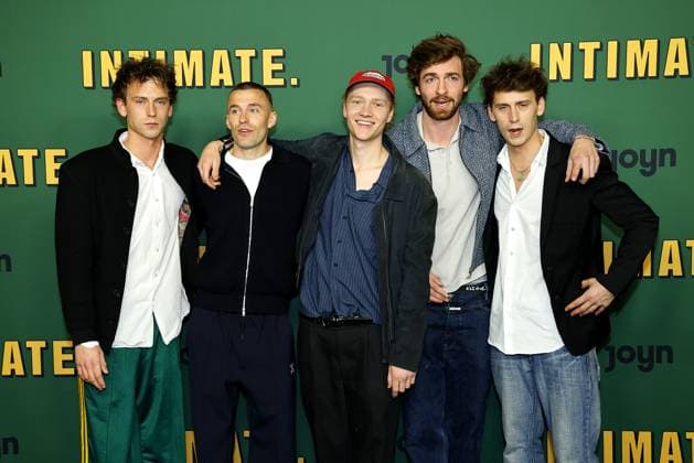 Entertainment Themen der Woche KW14 Entertainment Bilder des Tages Oskar Belton, Leonard Fuchs, Bruno Alexander, Max Mattis und Emil Belton, die Hauptdarsteller bei der Premiere zur 2. Staffel der Comedyserie Intimate (Pro7 und Joyn) am 1.04.2025 in Berlin Intimate Serien Premiere in Berlin *** Oskar Belton, Leonard Fuchs, Bruno Alexander, Max Mattis and Emil Belton, the main actors at the premiere of the 2nd season of the comedy series Intimate Pro7 and Joyn on 1 04 2025 in Berlin Intimate series premiere in Berlin 