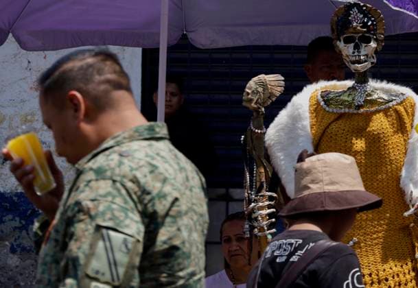 Daily Life In Mexico City A Mexican army soldier visits the Santa Muerte temple in Tepito, Mexico City, on April 1, 2025, where he expresses his gratitude for the favors granted by La Nina Blanca. Mexico City Mexico City Mexico  Copyright: xGerardoxVieyrax originalFilename: vieyra-notitle250401_np0tl.jpg