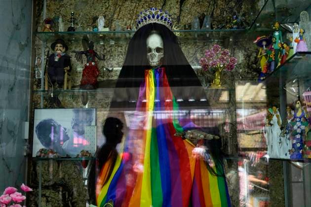 Daily Life In Mexico City A figure of death is inside the Santa Muerte temple in Tepito, Mexico City, where several people attend to give thanks for the favors granted by La Nina Blanca on April 1, 2025. Mexico City Mexico City Mexico  Copyright: xGerardoxVieyrax originalFilename: vieyra-notitle250401_npDc1.jpg