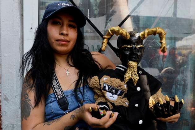 Daily Life In Mexico City A person holds a devil statue during a visit to the Santa Muerte temple in Tepito, Mexico City, on April 1, 2025, where he expresses his gratitude for the favors granted by La Nina Blanca (The White Girl). Mexico City Mexico City Mexico  Copyright: xGerardoxVieyrax originalFilename: vieyra-notitle250401_npKJE.jpg