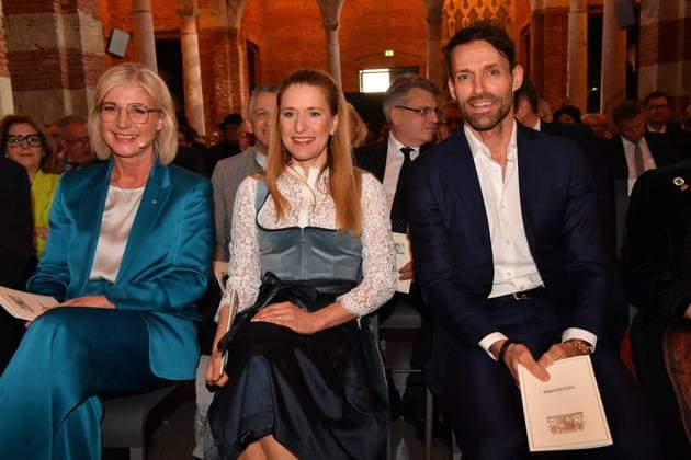 Ulrike Scharf (Staatsministerin), Stefanie Hertel und Sven Hannawald Verleihung der Bayerischen Staatsmedaille für soziale Verdienste 2025 Allerheiligen-Hofkirche, Residenz München 03. April 2025