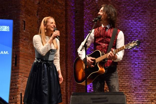 Stefanie Hertel und Lenny Lanner Verleihung der Bayerischen Staatsmedaille für soziale Verdienste 2025 Allerheiligen-Hofkirche, Residenz München 03. April 2025