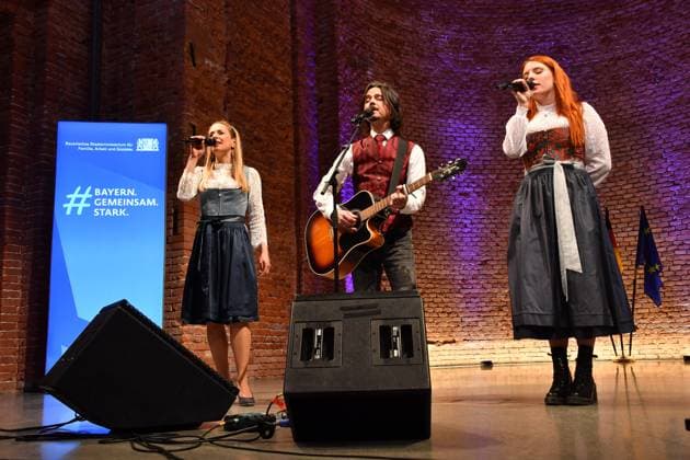 Stefanie Hertel, Lenny Lanner und Johanna Cross More Than Words Verleihung der Bayerischen Staatsmedaille für soziale Verdienste 2025 Allerheiligen-Hofkirche, Residenz München 03. April 2025