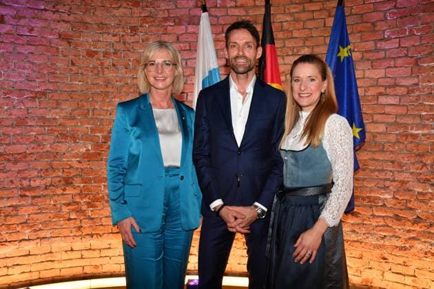 Ulrike Scharf (Staatsministerin) , Sven Hannawald und Stefanie Hertel Verleihung der Bayerischen Staatsmedaille für soziale Verdienste 2025 Allerheiligen-Hofkirche, Residenz München 03. April 2025