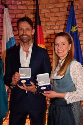 Sven Hannawald und Stefanie Hertel Verleihung der Bayerischen Staatsmedaille für soziale Verdienste 2025 Allerheiligen-Hofkirche, Residenz München 03. April 2025