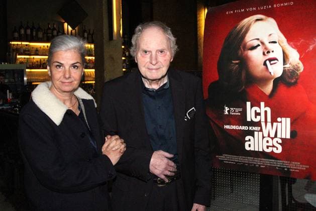 Entertainment Themen der Woche KW14 Entertainment Bilder des Tages Regisseurin Luzia Schmid und Paul von Schell bei der Ich will alles. Hildegard Knef Film Premiere am 3.04.2025 im Zeise Kino in Hamburg Hilde Knef -Ich will alles Filmpremiere mit Witwer Paul von Schell in Hamburg *** Director Luzia Schmid and Paul von Schell at the Ich will alles Hildegard Knef film premiere on 3 April 2025 at the Zeise cinema in Hamburg Hilde Knef Ich will alles film premiere with widower Paul von Schell in Hamburg 