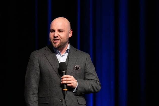 Markus Frohnmaier, AfD-Bundestagsabgeordneter, spricht bei einem Bürgerdialog des AfD-Kreisverbands Rottweil-Tuttlingen in der Stadthalle Rottweil. Rottweil Baden-Württemberg Deutschland *** Markus Frohnmaier, AfD member of the Bundestag, speaks at a citizens dialog of the AfD district association Rottweil Tuttlingen in the town hall Rottweil Rottweil Baden Württemberg Germany
