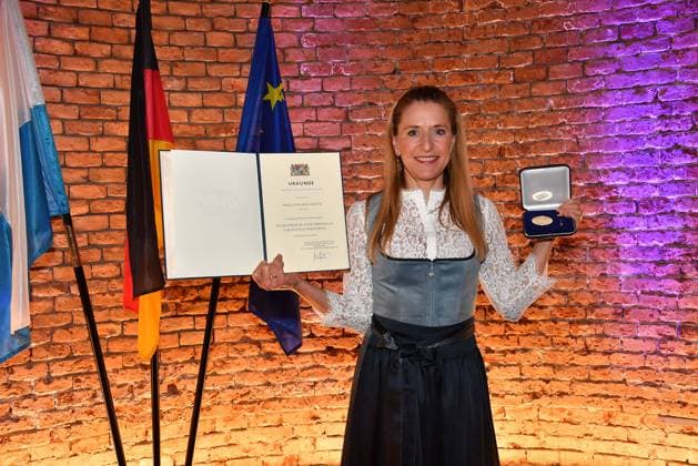 Stefanie Hertel bei der Verleihung der Bayerischen Staatsmedaille fuer soziale Verdienste 2025 in der Allerheiligen-Hofkirche, Residenz am 3.04.2025 in Muenchen Bayerische Staatsmedaille fuer Stefanie Hertel und Sven Hannawald in Muenchen