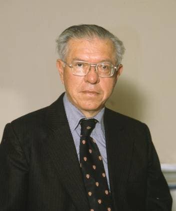 Prof Sir FRED HOYLE British Astronomer Professor of Astronomy, Astrophysics and Mathematics COMPULSORY CREDIT: UPPA Photoshot Photo CJN 135437 25.10.1981 Prof Sir FRED HOYLE British Astronomer Professor of Astronomy, Astrophysics and Mathematics COMPULSORY CREDIT: UPPA Photoshot Photo CJN 135437 25.10.1981,  Copyright: xuppa.co.ukx xAvalonx 0559942467
