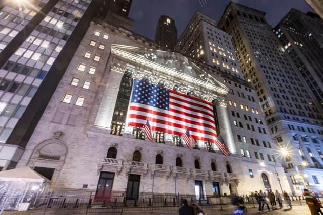 New York Stock Exchange NYSE Building In The Night Night view of the illuminated exterior of New York Stock Exchange with a big American flag from the front facade. NYSE building has the style of classical architecture of Greece with columns, the inscription New York Stock Exchange and US flags hanging. The financial organization at Wall Street is a symbol for the global and American Economy as one of the most powerful financial institution located in Wall Street at lower Manhattan in New York City, United States of America. The US stock market is reacting with heavy losses after president Trump tariffs announcement on April 2025. November 2024 in NYC, USA New York City Netherlands  Copyright: xNicolasxEconomoux originalFilename: economou-notitle241110_nptFR.jpg