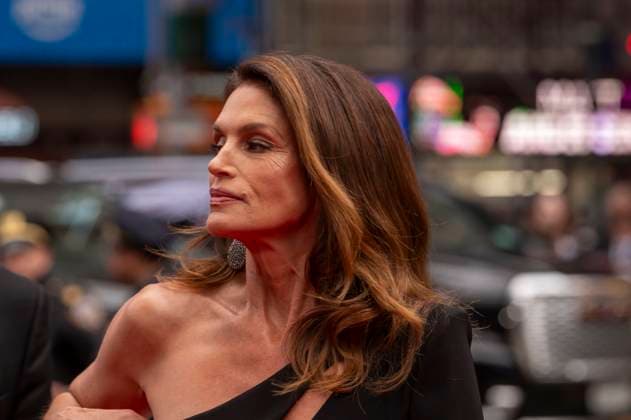 Good Night, and Good Luck Broadway Opening Night in New York, US - 03 Apr 2025 Cindy Crawford attends Good Night, And Good Luck Broadway Opening Night at Winter Garden Theatre. New York United States Copyright: xRonxAdarx xSOPAxImagesx _radar_clooney_20250403_0134