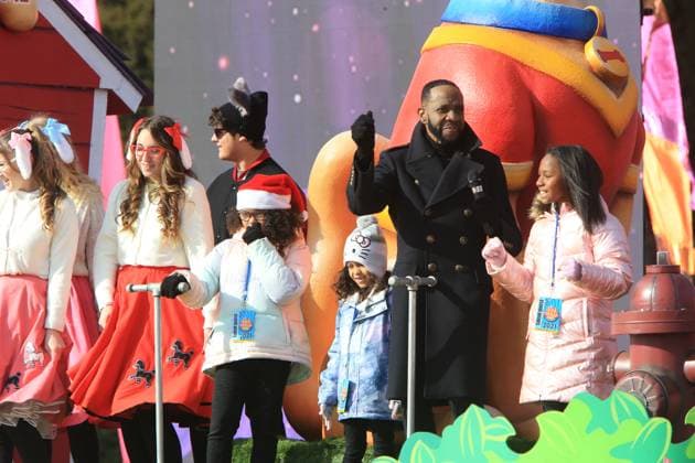 he 2021 dunkin Donuts thanksgiving parade in Philadelphia Singer Freddie Jackson performed live at the 2021 Dunkin Donut™s Thanksgiving day parade in Philadelphia on 11 25 2021,  Copyright: xWilliamxT.xWadexJr Photographerx xAvalonx 0644946564