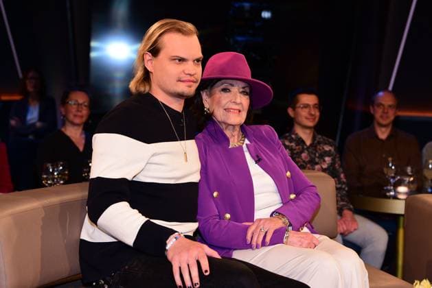 Entertainment Themen der Woche KW14 Entertainment Bilder des Tages Wilson Gonzalez Ochsenknecht und seine Grossmutter Baerbel Wierichs zu Gast bei der NDR Talk Show am 4.04.2025 in Hamburg NDR Talk Show am 4.04.2025 in Hamburg *** Wilson Gonzalez Ochsenknecht and his grandmother Baerbel Wierichs as guests on the NDR Talk Show on 4 April 2025 in Hamburg NDR Talk Show on 4 April 2025 in Hamburg 