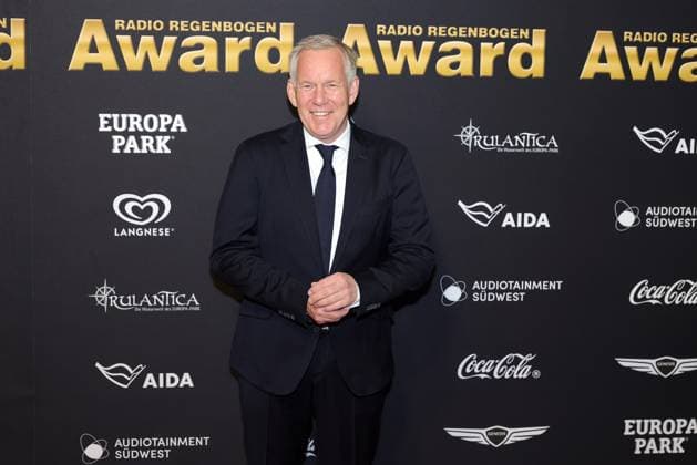 Radio Regenbogen Award 2025 Johannes B. Kerner auf dem roten Teppich. Verleihung des 25. Radio Regenbogen Awards am 04.04.2025 in der Europa Park Arena in Rust. Baden-Württemberg, Deutschland.