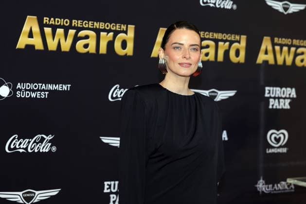 Radio Regenbogen Award 2025 Eva Padberg auf dem roten Teppich. Verleihung des 25. Radio Regenbogen Awards am 04.04.2025 in der Europa Park Arena in Rust. Baden-Württemberg, Deutschland.