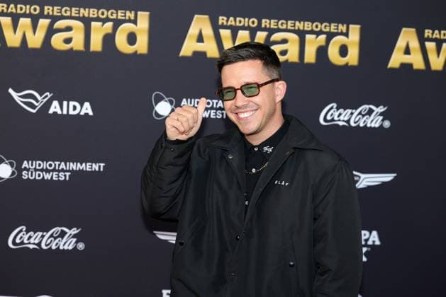 Radio Regenbogen Award 2025 Nico Santos auf dem roten Teppich. Verleihung des 25. Radio Regenbogen Awards am 04.04.2025 in der Europa Park Arena in Rust. Baden-Württemberg, Deutschland.