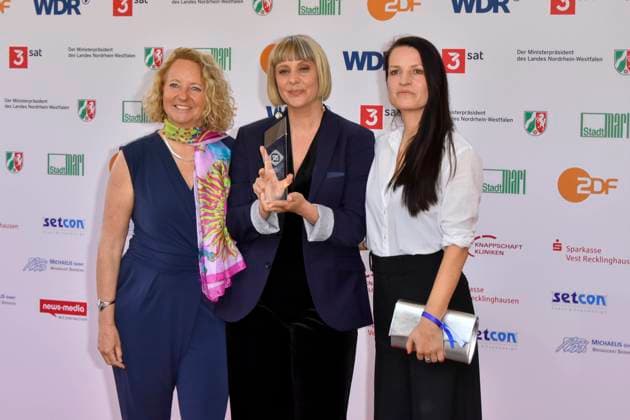 Steffi Niederzoll mit Begleitung (Sieben Winter in Teheran) Preistraegerin zu Gast bei der Verleihung des 61.Grimme Preis am 04.04.2025 in Marl NRW Deutschland