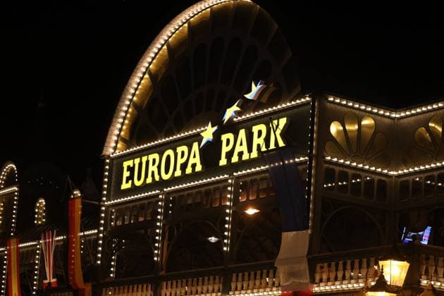 Rust, Deutschland 04. April 2025: Radio Regenbogen Award 2025 im Europa Park Rust Im Bild: Der Eingangsbereich des Europapark Rust in der Nacht Europa Park Baden Württemberg Copyright: xFotostandx xHettichx