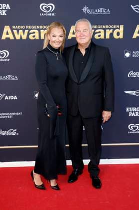 Franziska van Almsick mit Partner Jürgen B. Harder bei der Verleihung des 25. Radio Regenbogen Award 2025 in der Europa-Park Arena. Rust, 04.04.2025