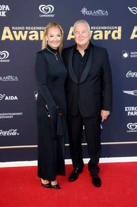 Franziska van Almsick mit Partner Jürgen B. Harder bei der Verleihung des 25. Radio Regenbogen Award 2025 in der Europa-Park Arena. Rust, 04.04.2025