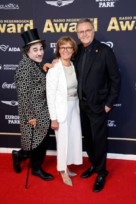 Albert de Paris, Marianne Mack und Roland Mack bei der Verleihung des 25. Radio Regenbogen Award 2025 in der Europa-Park Arena. Rust, 04.04.2025