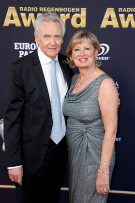 Jürgen Mack mit Ehefrau Mauritia Mack bei der Verleihung des 25. Radio Regenbogen Award 2025 in der Europa-Park Arena. Rust, 04.04.2025