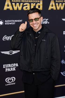 Nico Santos bei der Verleihung des 25. Radio Regenbogen Award 2025 in der Europa-Park Arena. Rust, 04.04.2025