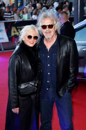 Wolfgang Niedecken mit Ehefrau Tina Golemiewski bei der Verleihung des 25. Radio Regenbogen Award 2025 in der Europa-Park Arena. Rust, 04.04.2025