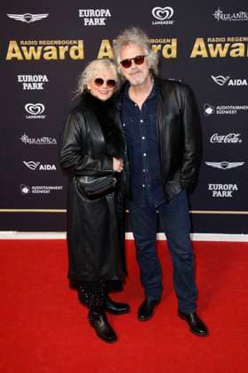 Wolfgang Niedecken mit Ehefrau Tina Golemiewski bei der Verleihung des 25. Radio Regenbogen Award 2025 in der Europa-Park Arena. Rust, 04.04.2025