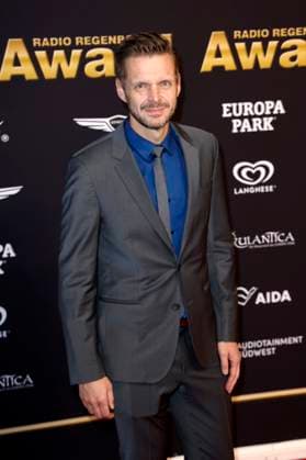 Florian Schroeder bei der Verleihung des 25. Radio Regenbogen Award 2025 in der Europa-Park Arena. Rust, 04.04.2025