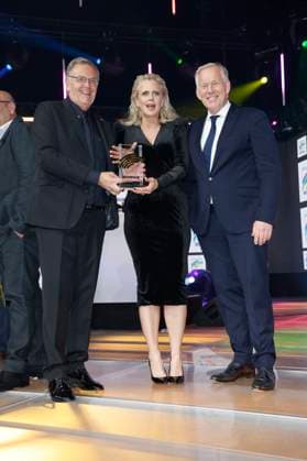 Roland Mack, Barbara Schöneberger und Johannes B. Kerner bei der Verleihung des 25. Radio Regenbogen Award 2025 in der Europa-Park Arena. Rust, 04.04.2025
