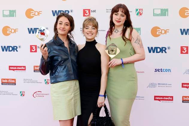 Marie Bloching, Elsa van Damke und Jana Forkel bei der 61. Verleihung des Grimme Preises 2025 im Theater Marl. Marl, 04.04.2025