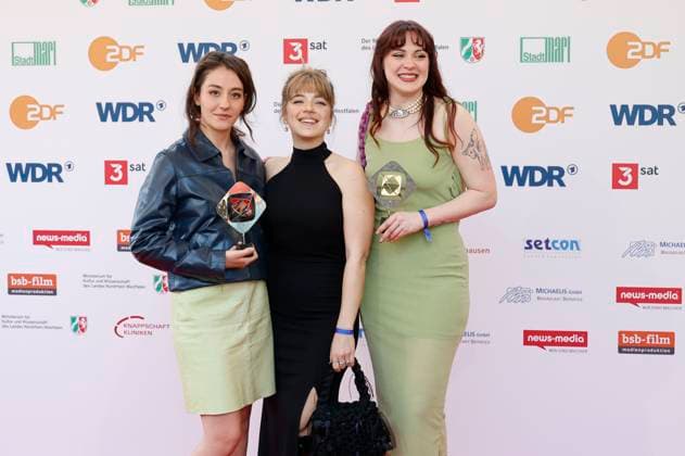 Marie Bloching, Elsa van Damke und Jana Forkel bei der 61. Verleihung des Grimme Preises 2025 im Theater Marl. Marl, 04.04.2025