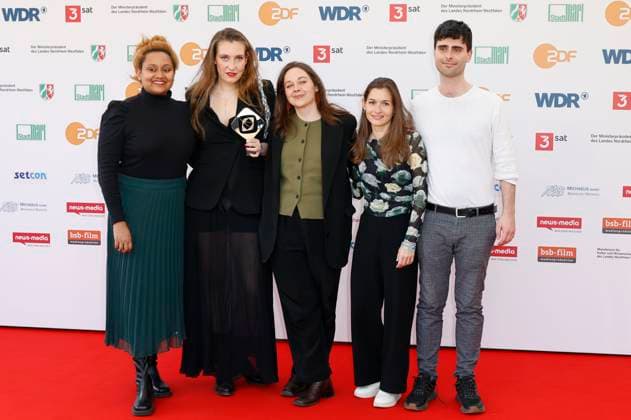 Clara Stella Hüneke mit Team bei der 61. Verleihung des Grimme Preises 2025 im Theater Marl. Marl, 04.04.2025
