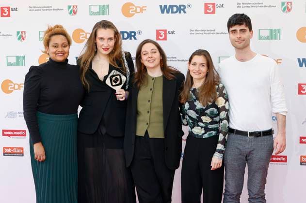 Clara Stella Hüneke mit Team bei der 61. Verleihung des Grimme Preises 2025 im Theater Marl. Marl, 04.04.2025