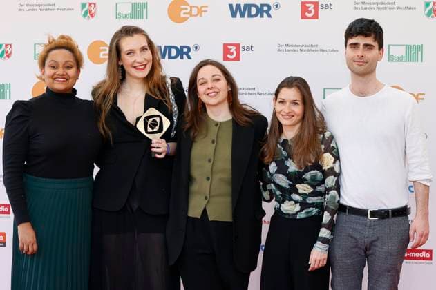 Clara Stella Hüneke mit Team bei der 61. Verleihung des Grimme Preises 2025 im Theater Marl. Marl, 04.04.2025