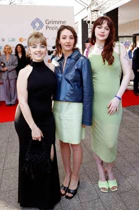 Elsa van Damke, Marie Bloching und Jana Forkel bei der 61. Verleihung des Grimme Preises 2025 im Theater Marl. Marl, 04.04.2025